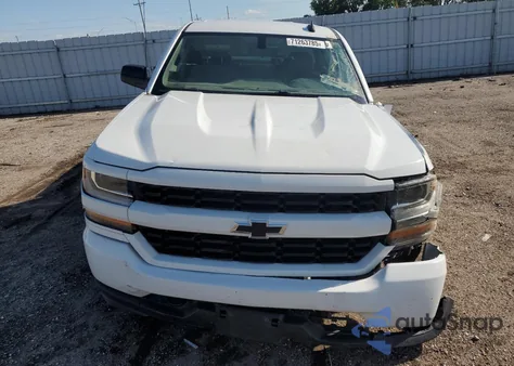 2018 Chevrolet Silverado K1500 Custom z USA, uszkodzony, nr VIN 3GCUKPEC6JG243106